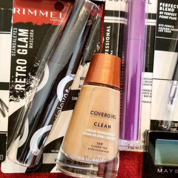 Assorted Makeup Bundle - Picture 4 of 8